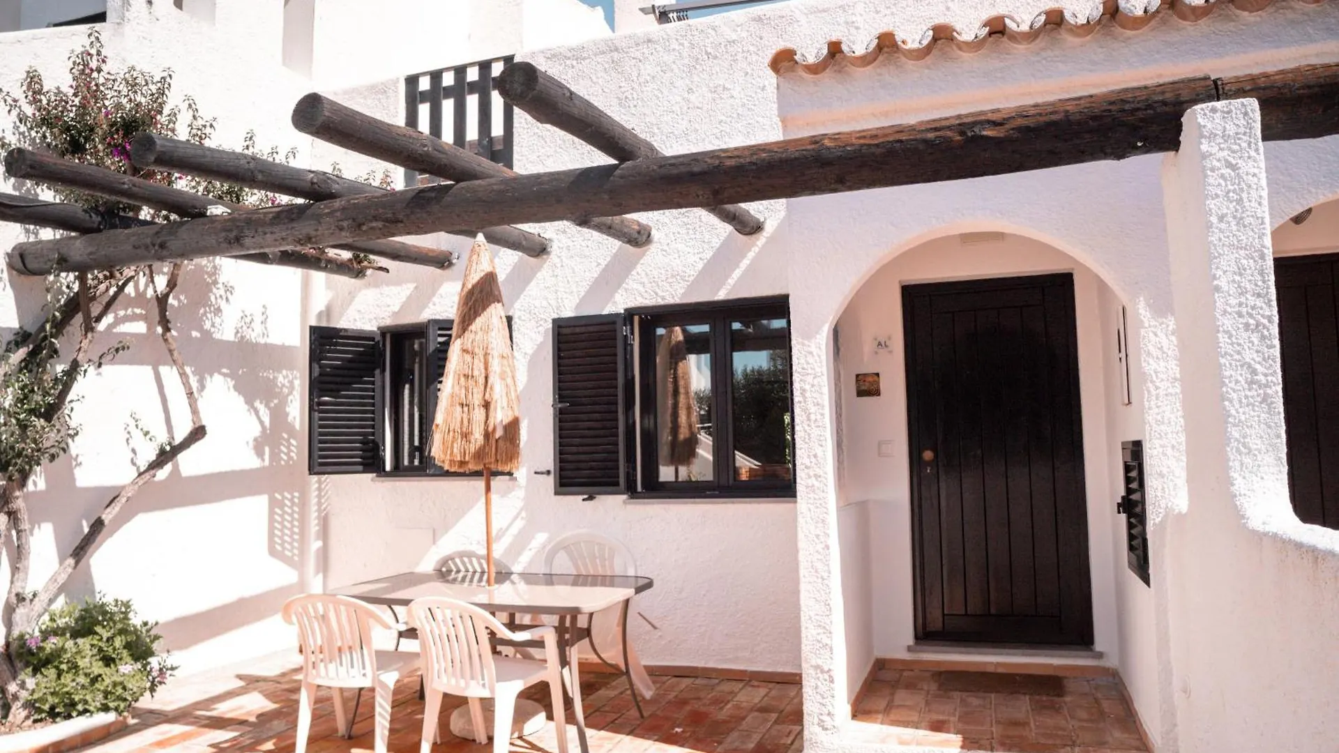 Apartamentos Honorio - Pool And Garden Vilamoura Aparthotel